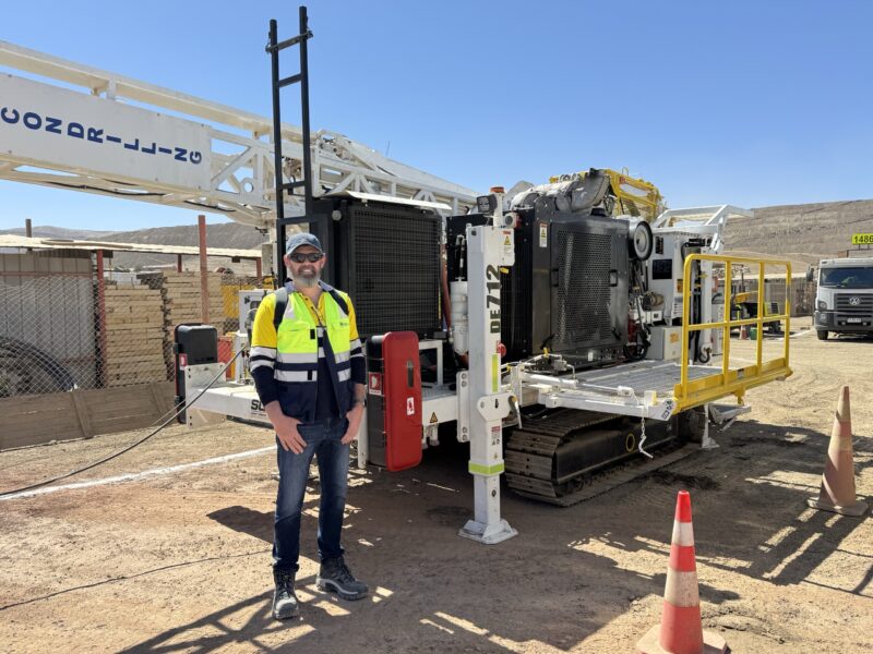 DE 712 compact core drilling rig